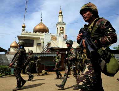 Φιλιππίνες: 18 στρατιώτες νεκροί μετά από ενέδρα του ISIS (βίντεο)